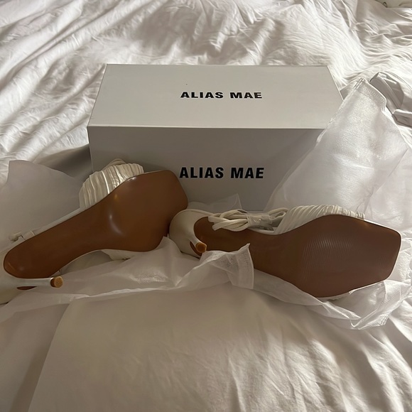Alias Mae Mina Sandal in Ivory, never worn! Size 40 (U.S. size 9). - Picture 7 of 7
